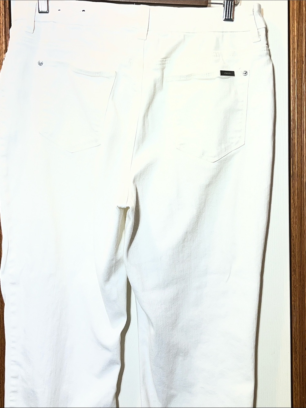 Chico’s White Floral Jeweled Front Cropped Girlfriend Jeans Size 1 (Women’s 8) - Picture 9 of 16